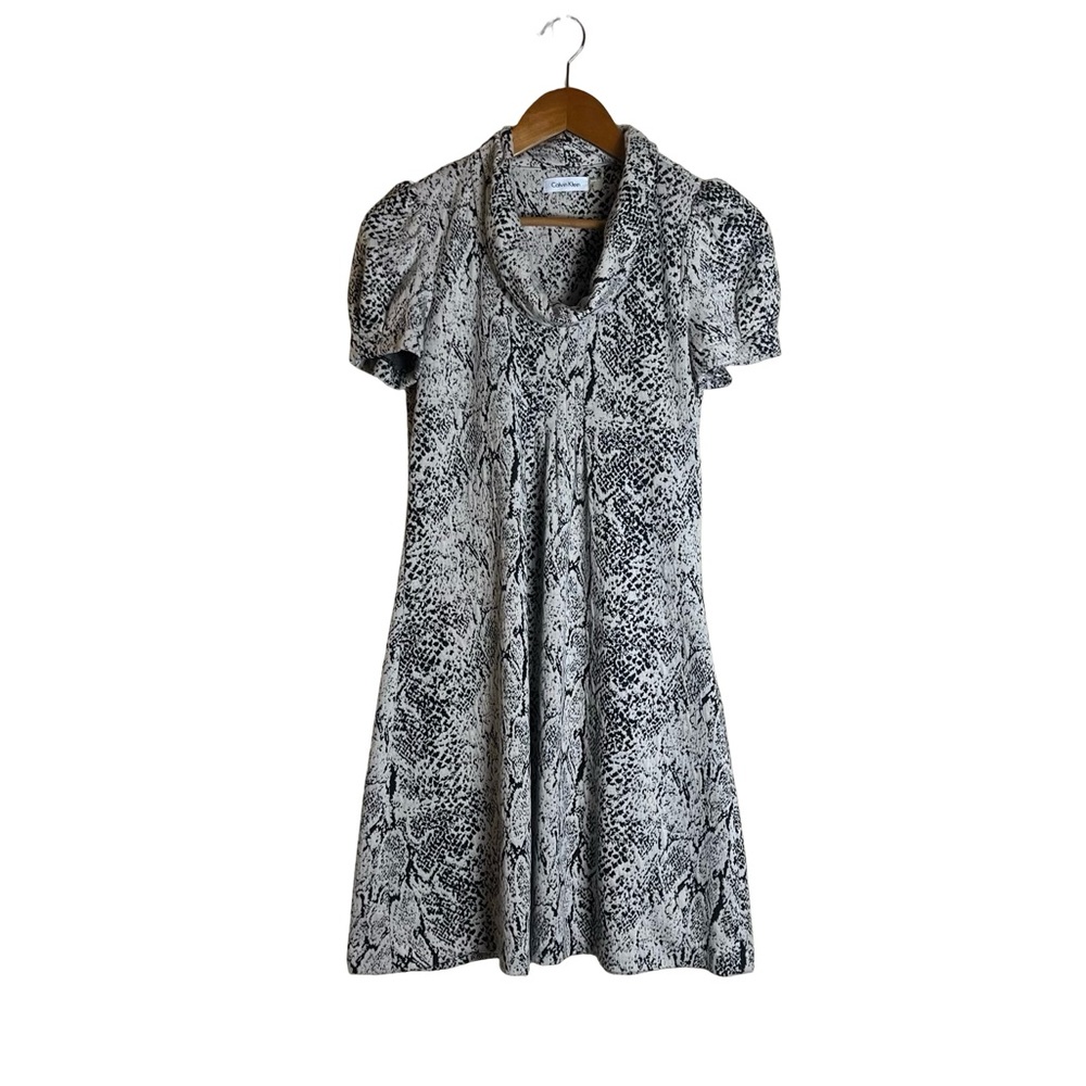 Calvin‎ Klein patterned short sleeve dress. Size 4